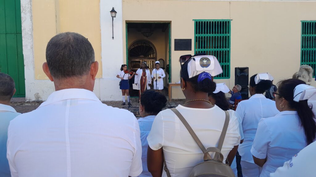 En Camagüey bandera del Programa del Médico de la Familia