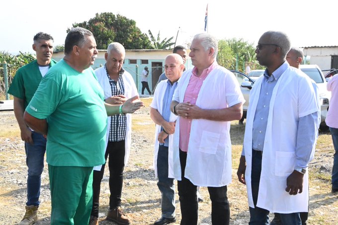 Intercambia Presidente de Cuba con colectivos obreros de municipios holguineros