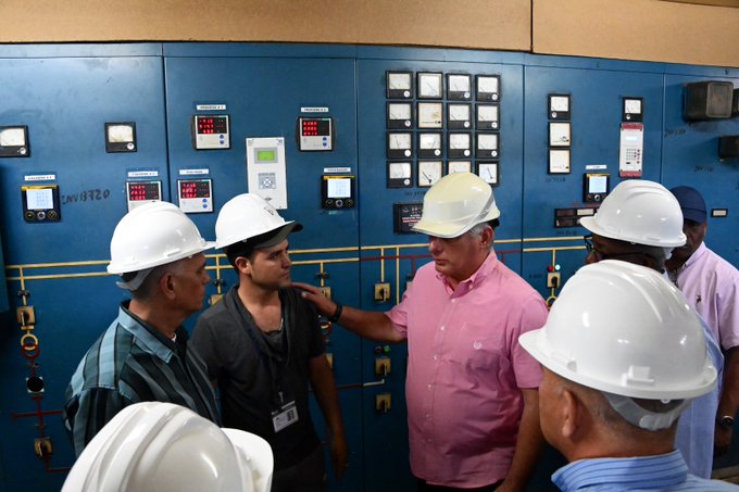 Intercambia Presidente de Cuba con colectivos obreros de municipios holguineros