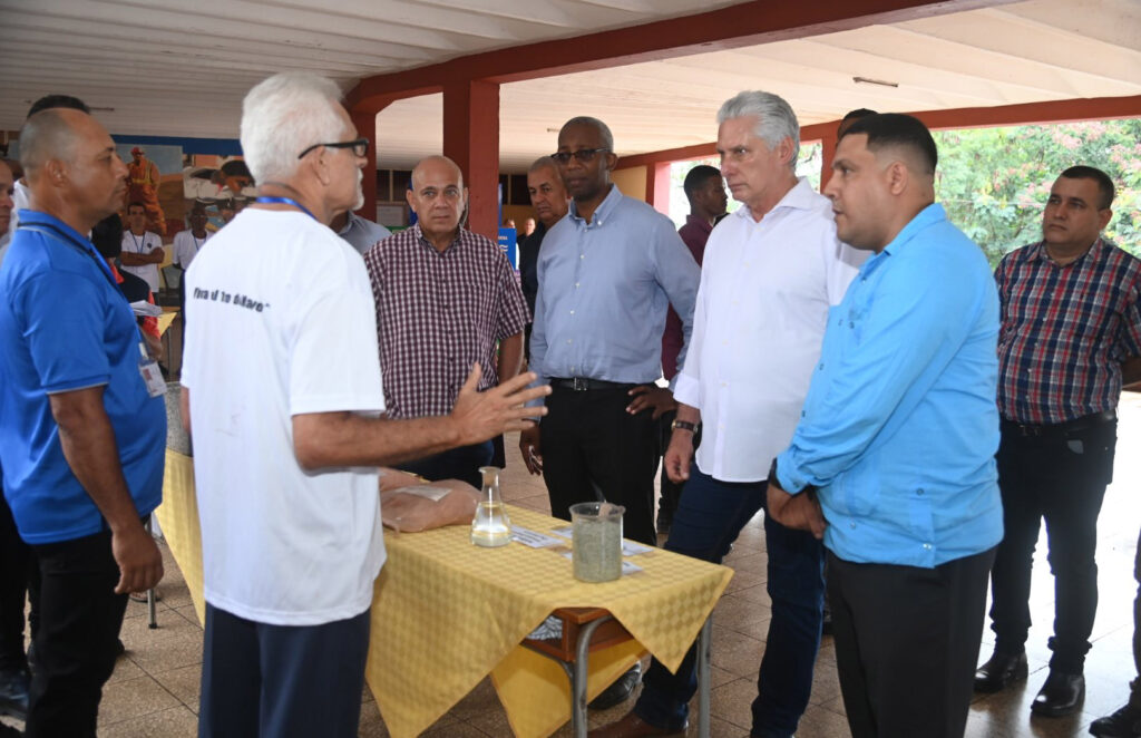 Presidente cubano evalúa avances en sectores clave de Holguín