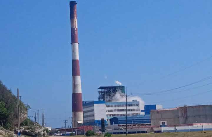 En elevación de cargas Termoeléctrica Antonio Guiteras