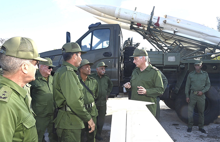 Constató Díaz-Canel preparación del sistema defensivo territorial